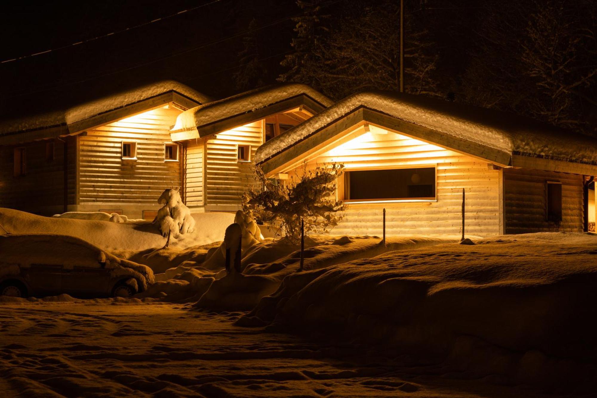 Huettenhotel Husky Lodge Muotathal Exterior photo