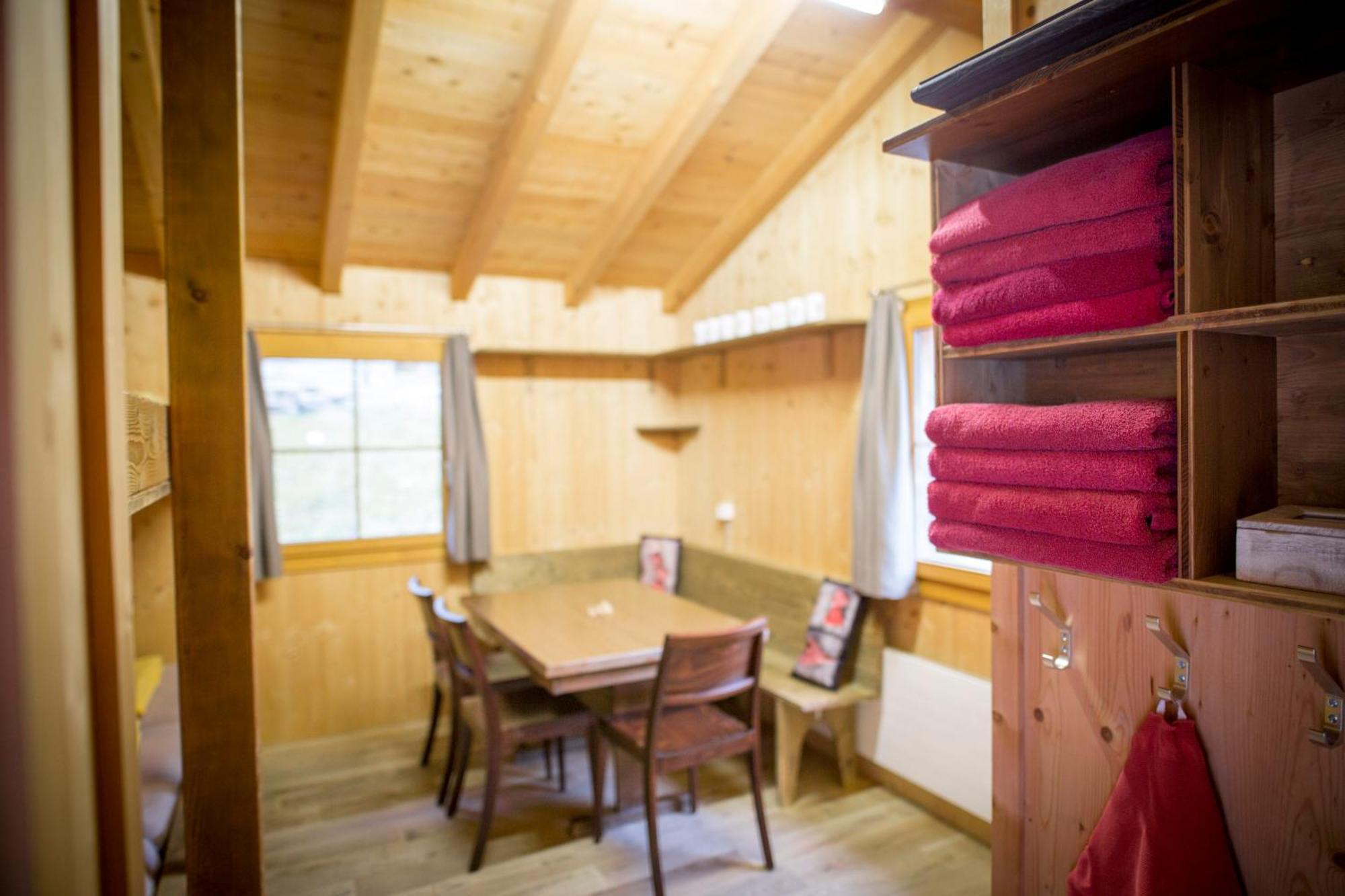 Huettenhotel Husky Lodge Muotathal Exterior photo