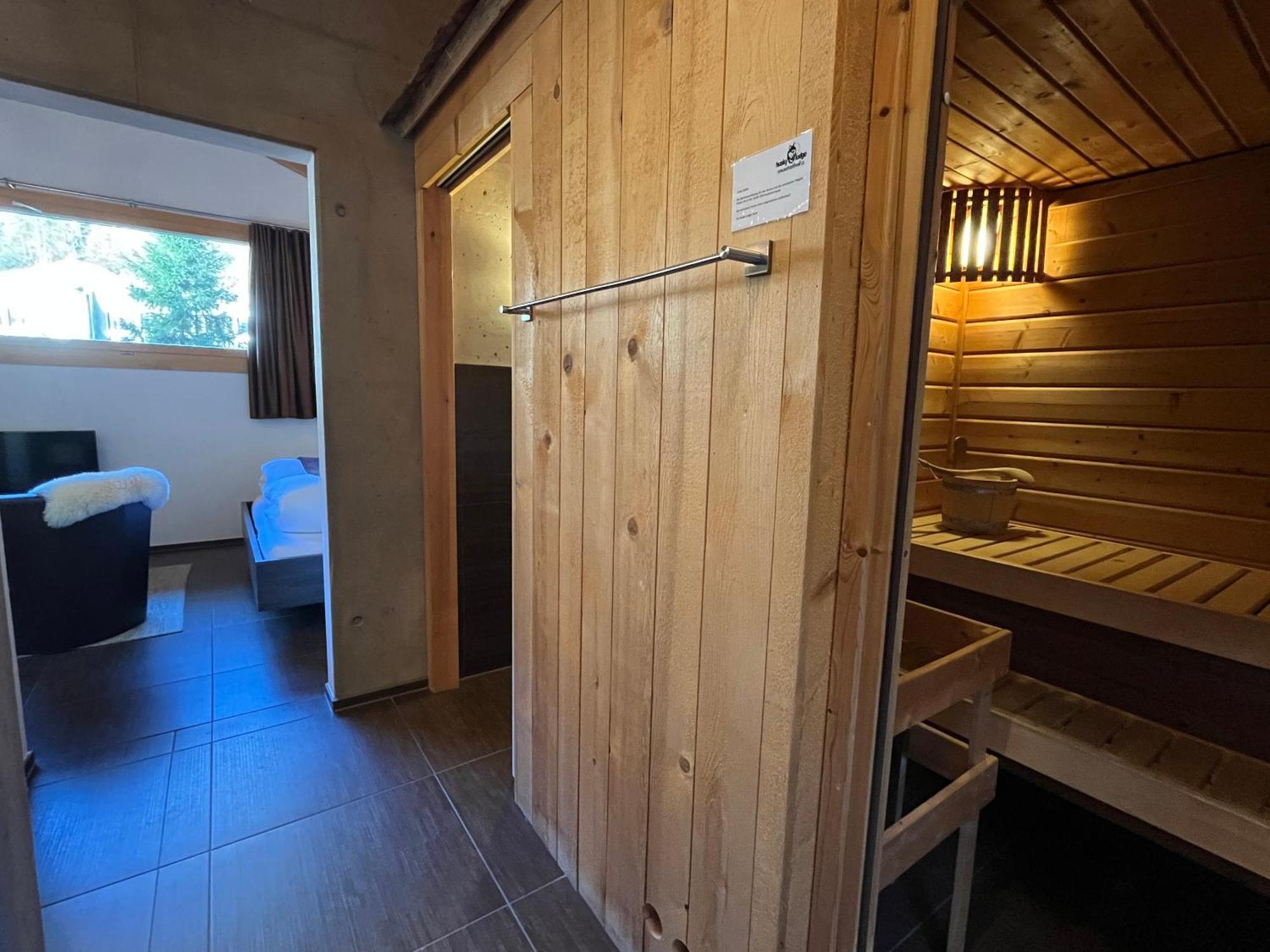 Huettenhotel Husky Lodge Muotathal Exterior photo
