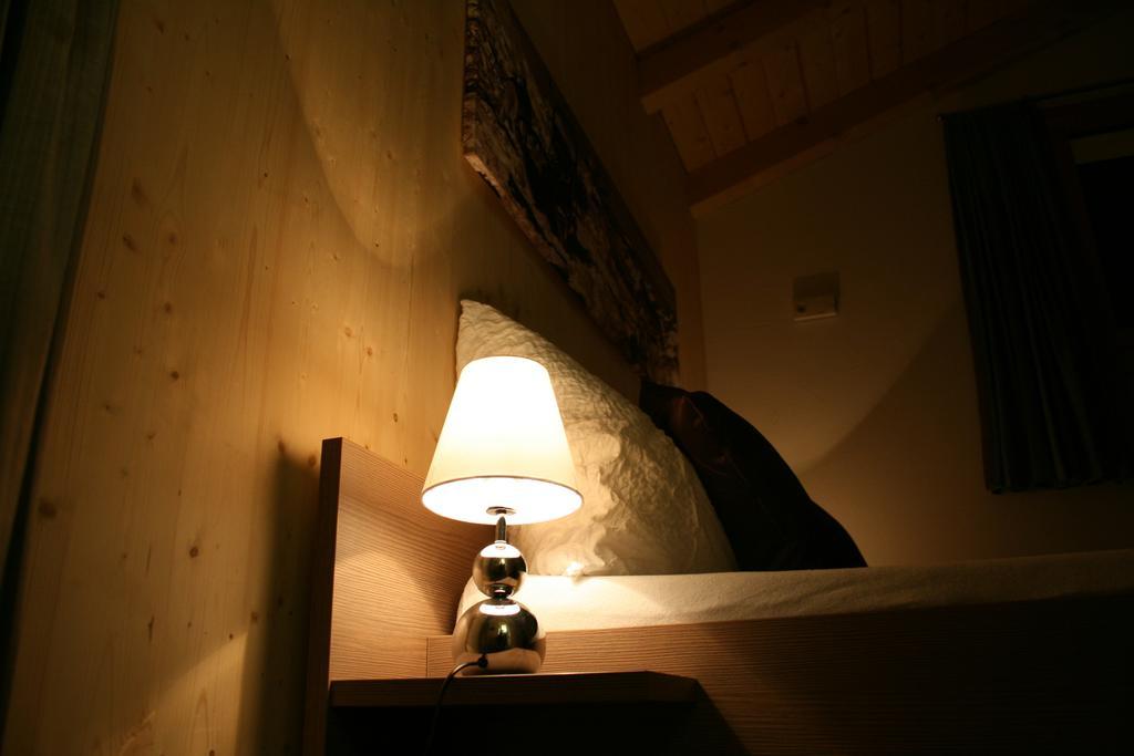 Huettenhotel Husky Lodge Muotathal Room photo