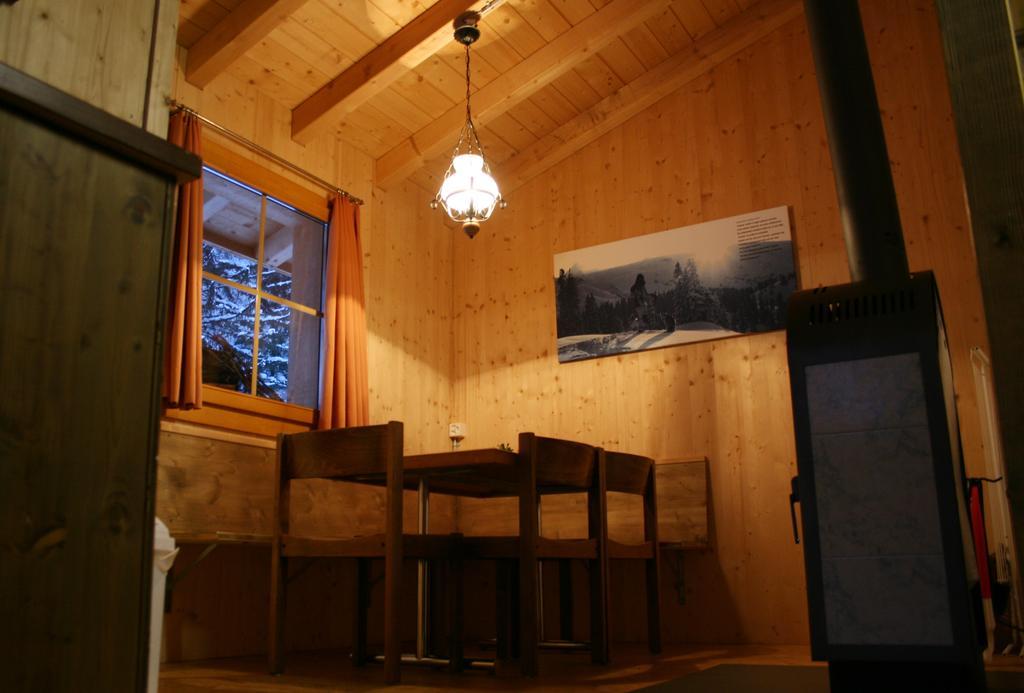Huettenhotel Husky Lodge Muotathal Room photo